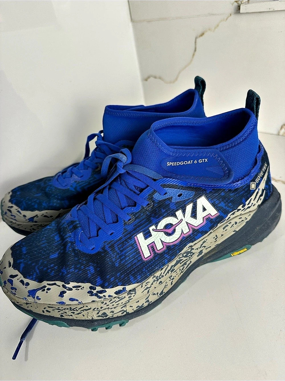 HOKA Speedgoat 6 Mid GTX trail running shoes 
1155152-UNS 10.5